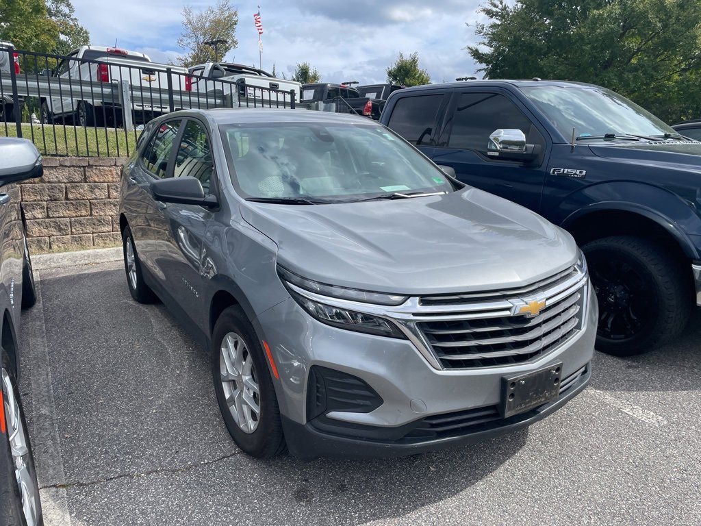 2024 Chevrolet Equinox LS photo 2