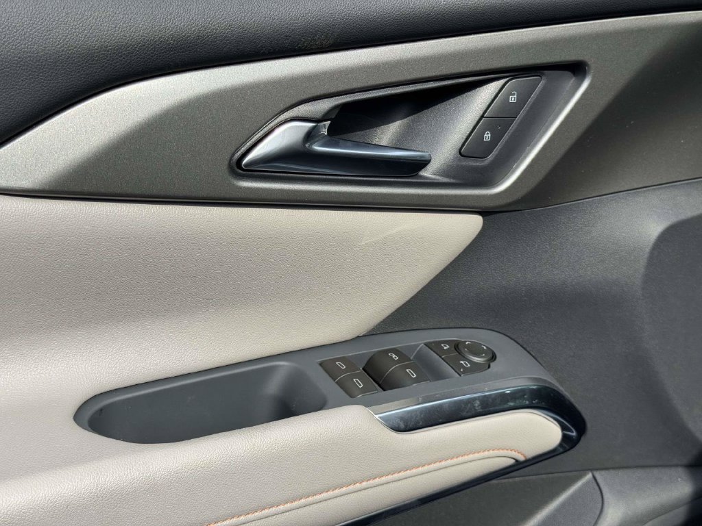 2027 Chevrolet Traverse LT - Photo 19