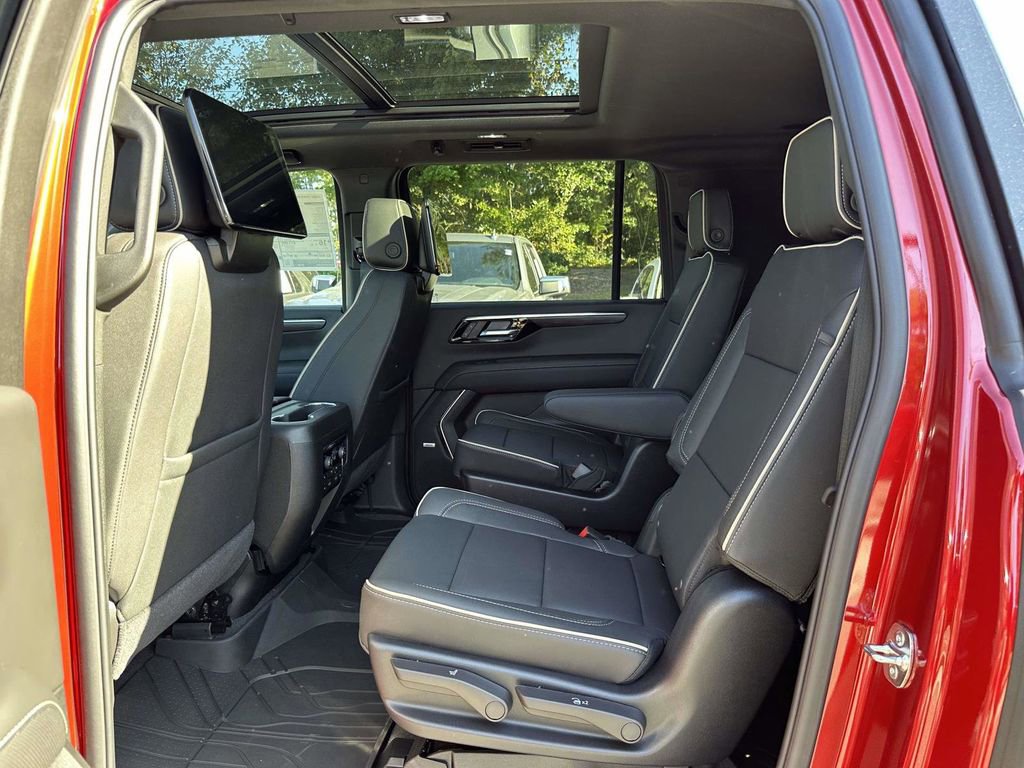 2026 Chevrolet Suburban Premier - Photo 15