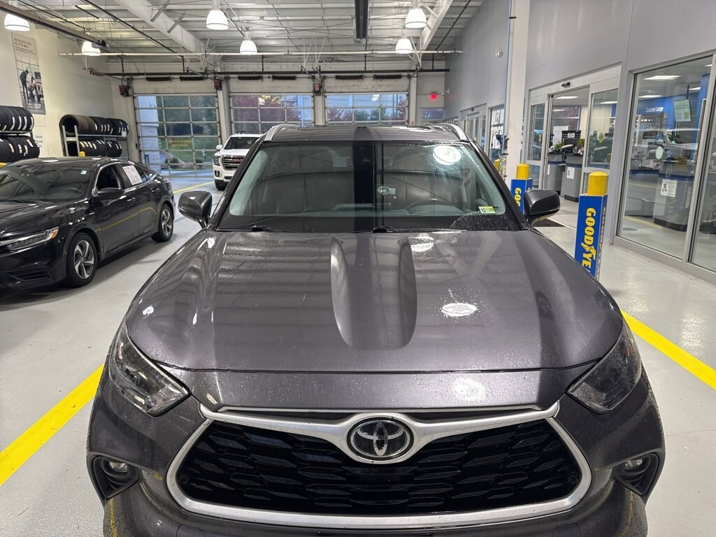 Used 2022 Toyota Highlander XLE