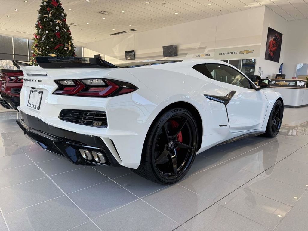 2025 Chevrolet Corvette 2LZ - Photo 21