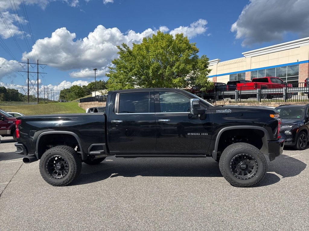 2022 Chevrolet Silverado 2500HD High Country photo 2
