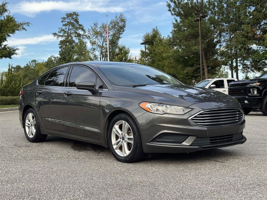 2018 Ford Fusion SE photo 2