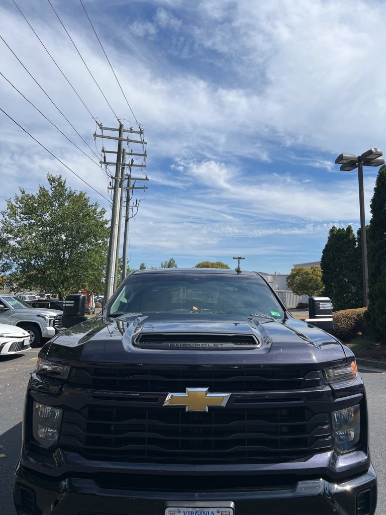 2024 Chevrolet Silverado 2500HD Custom photo 2