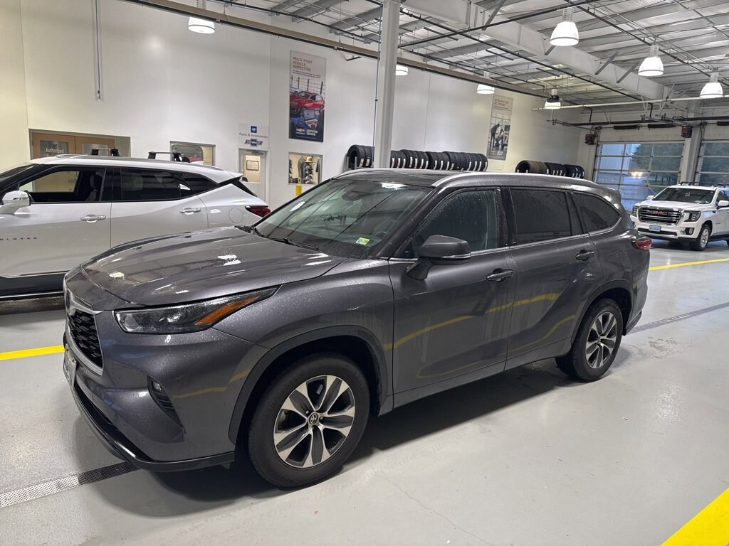 Used 2022 Toyota Highlander XLE
