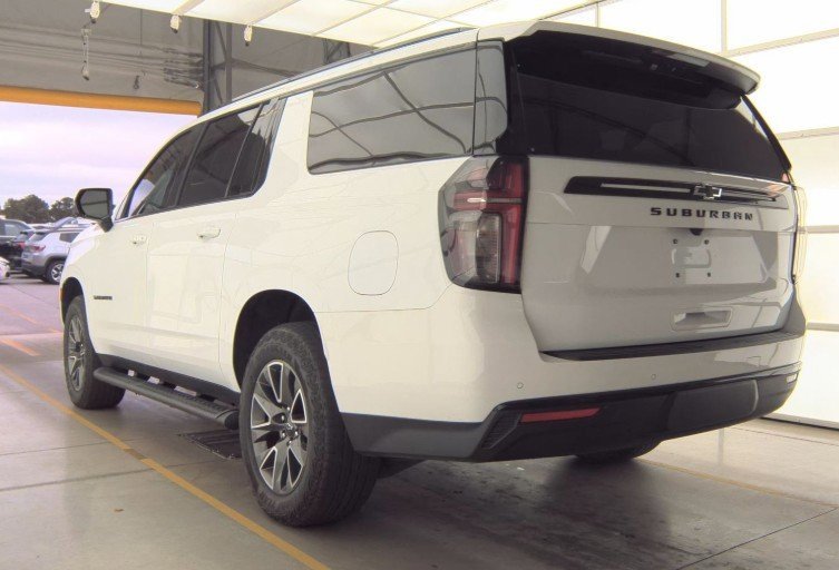 2023 Chevrolet Suburban Z71 photo 2