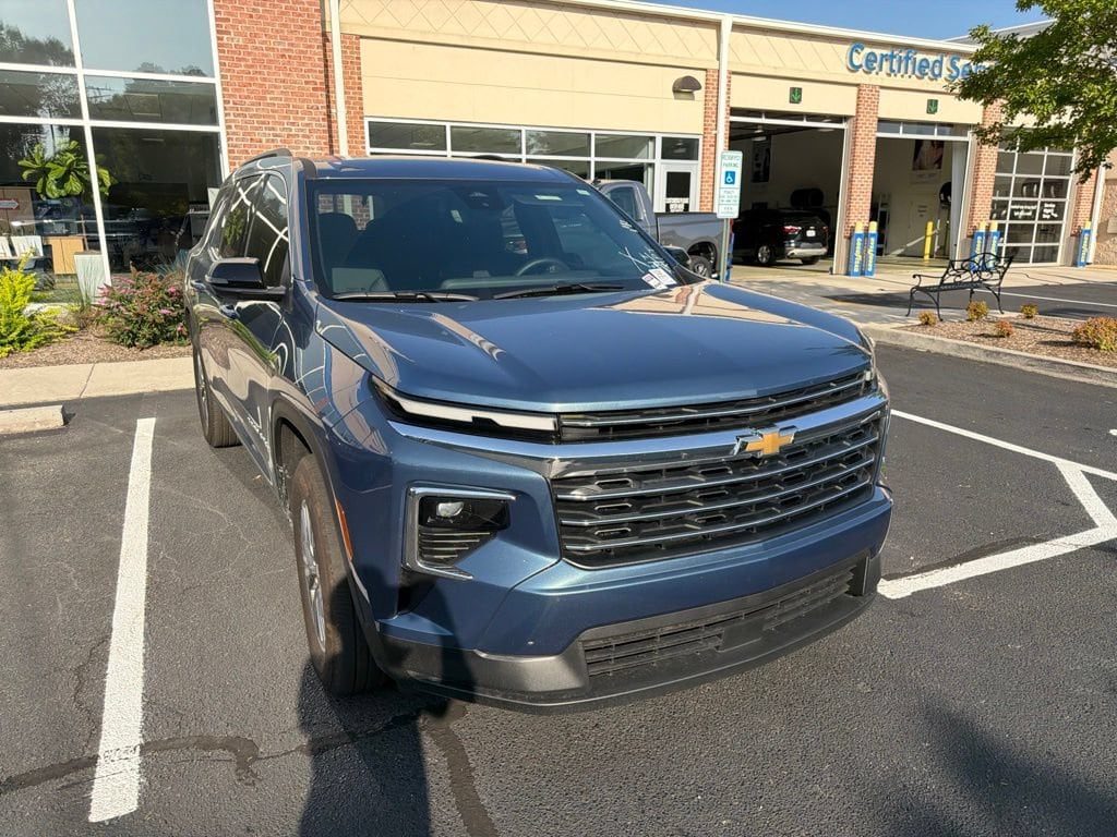 2026 Chevrolet Traverse FWD LT's photo
