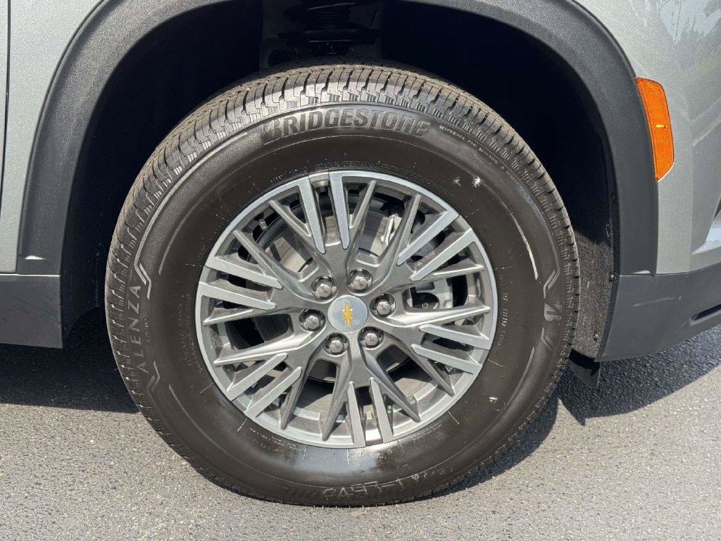 2027 Chevrolet Traverse LT - Photo 27