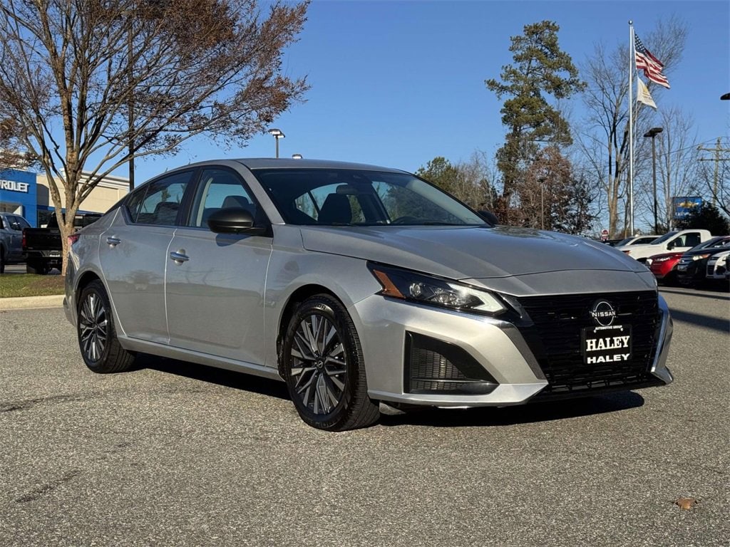 Used 2024 Nissan Altima 2.5 SV