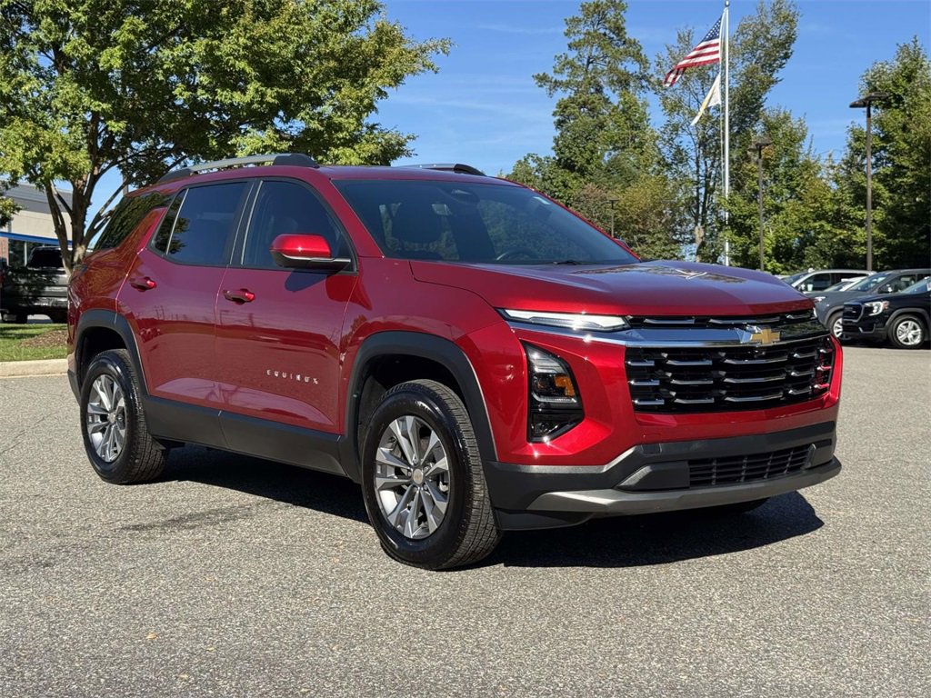 2025 Chevrolet Equinox LT photo 2