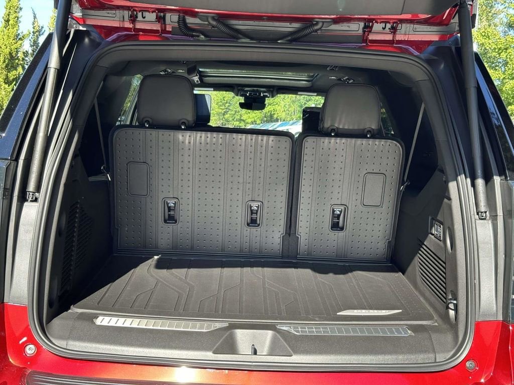 2026 Chevrolet Suburban Premier - Photo 14
