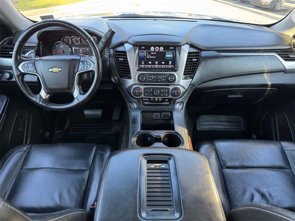 2015 Chevrolet Suburban LT photo 3