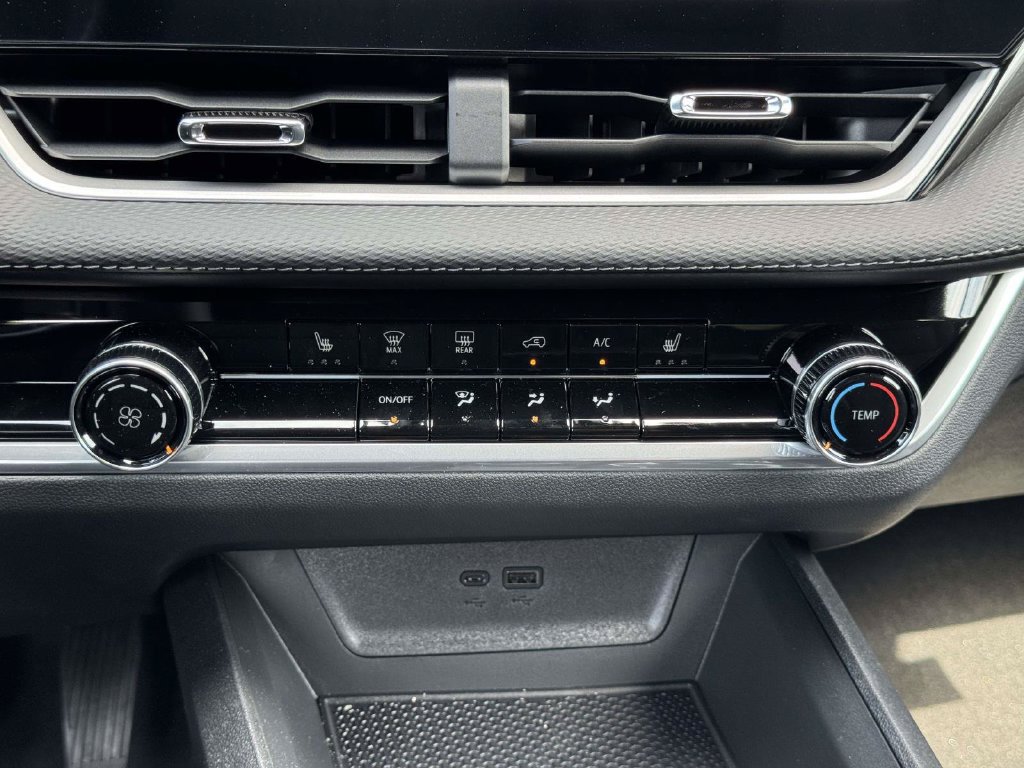 2027 Chevrolet Equinox LT - Photo 6
