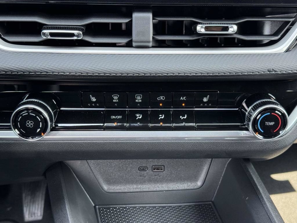 2027 Chevrolet Equinox LT - Photo 6