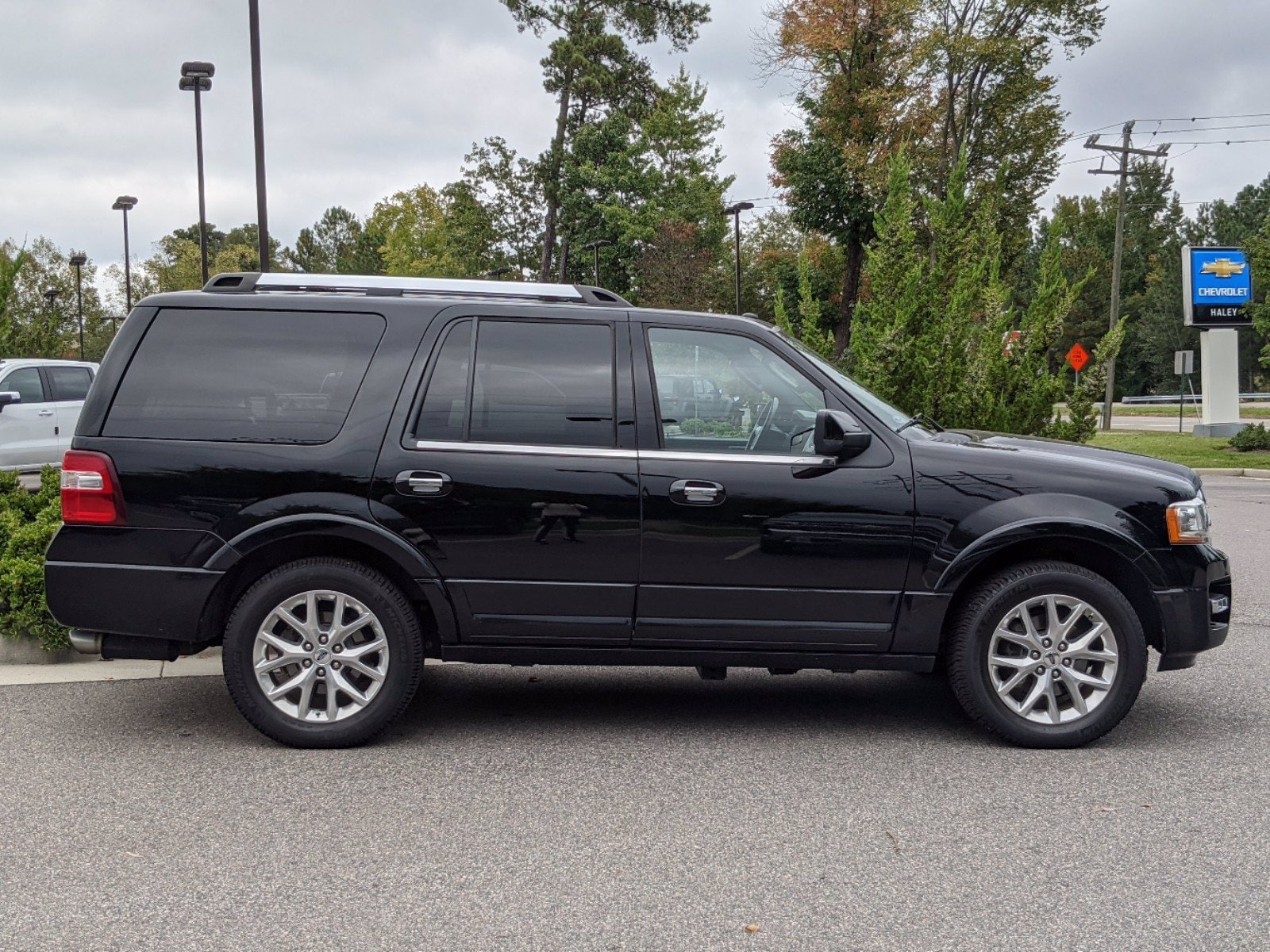 Used 2016 Ford Expedition Limited with VIN 1FMJU2ATXGEF10720 for sale in Farmville, VA