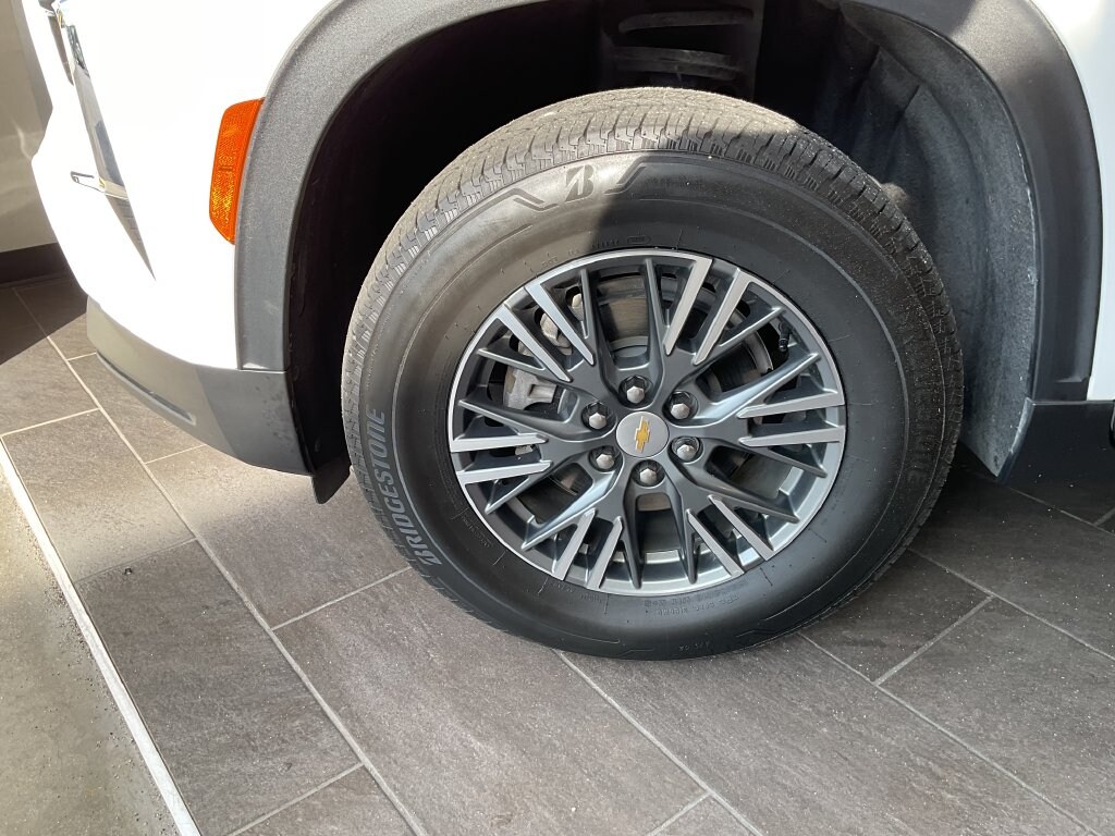 Used 2025 Chevrolet Traverse LT SUV