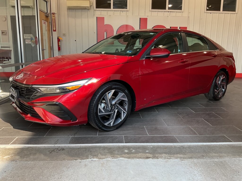 Used 2025 Hyundai Elantra SEL Convenience Sedan