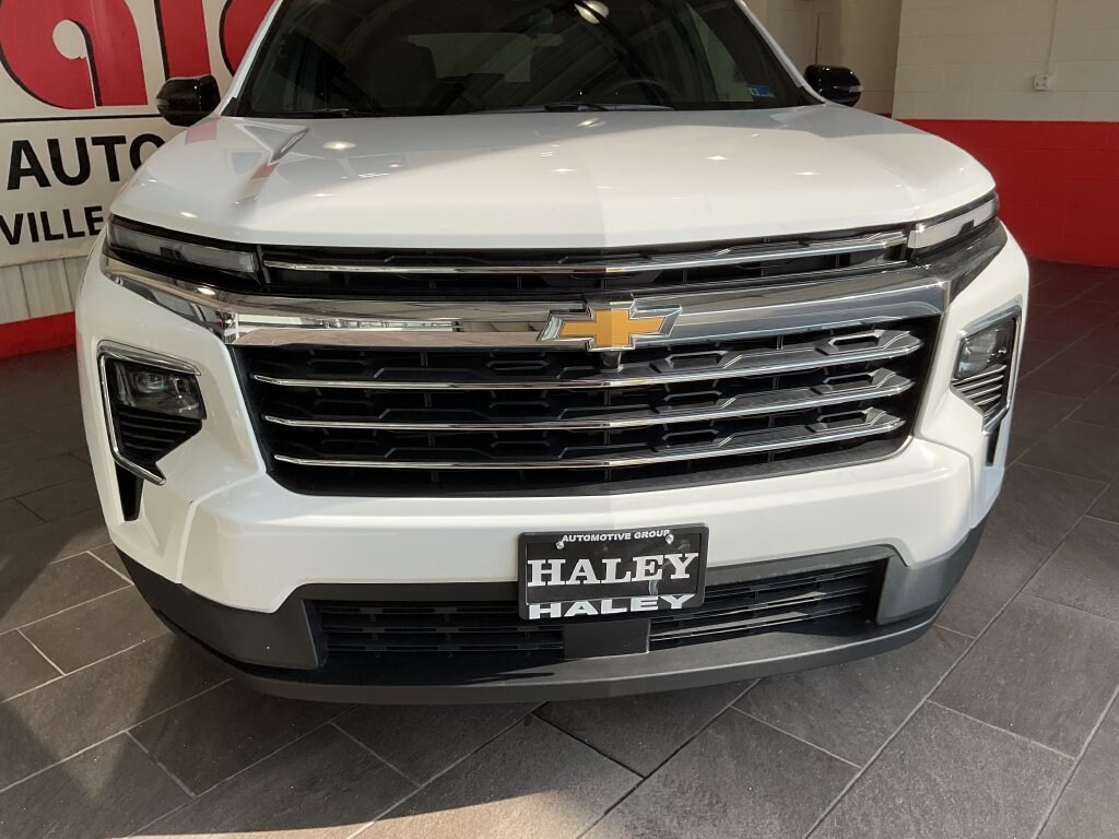 Used 2025 Chevrolet Traverse LT SUV