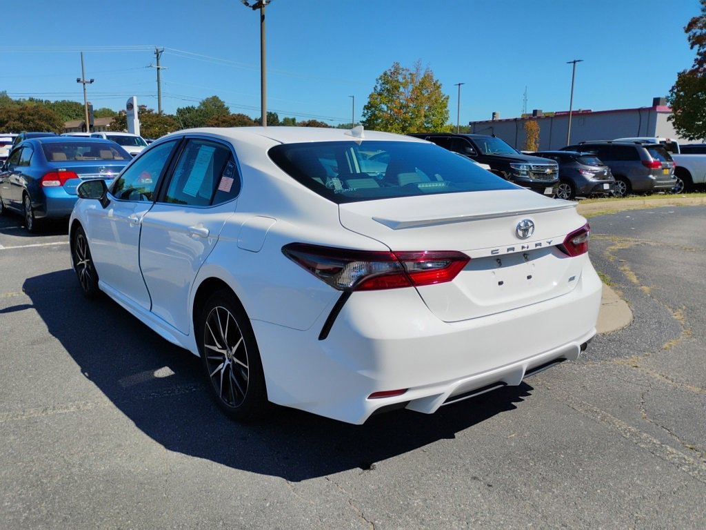 2024 Toyota Camry SE photo 3