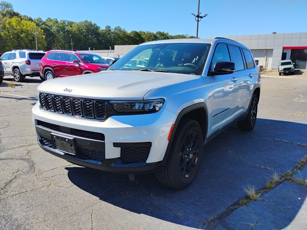 2024 Jeep Grand Cherokee Altitude photo 3