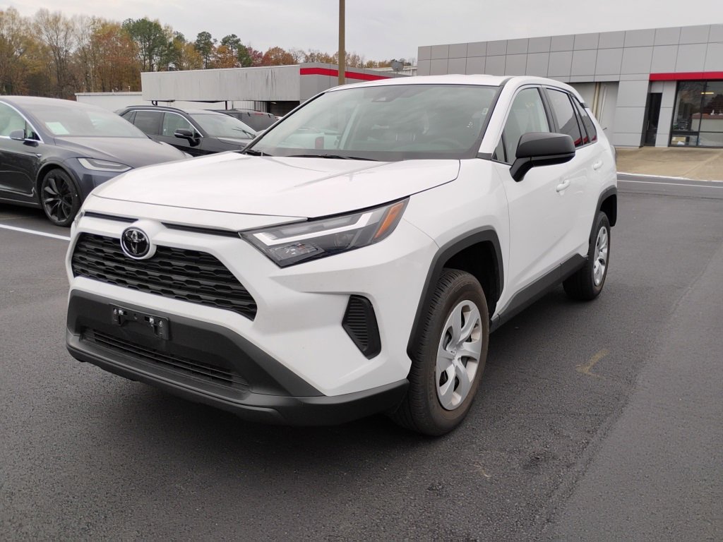 2025 Toyota RAV4 LE photo 4