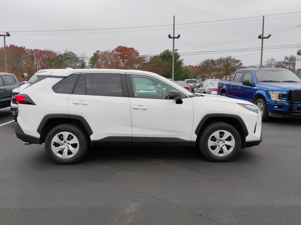 2025 Toyota RAV4 LE photo 2