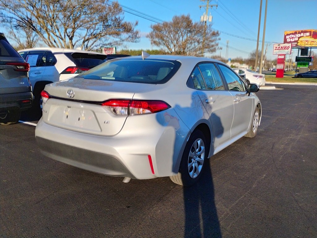 2025 Toyota Corolla LE photo 3