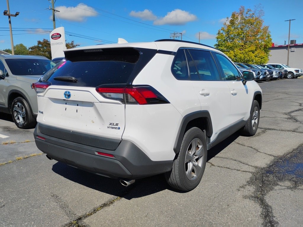 2024 Toyota RAV4 Hybrid XLE photo 2
