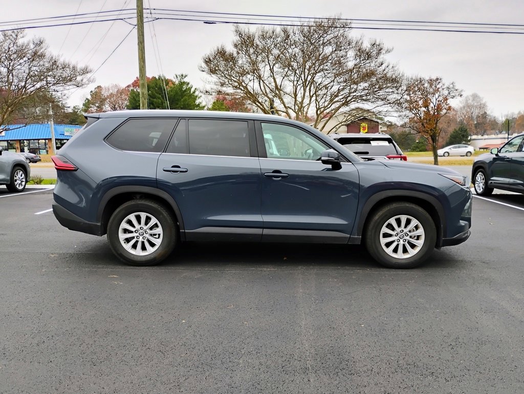 2025 Toyota Grand Highlander XLE photo 2
