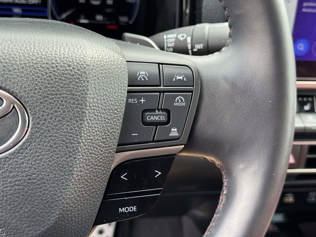 2025 Toyota Camry XSE - Photo 12