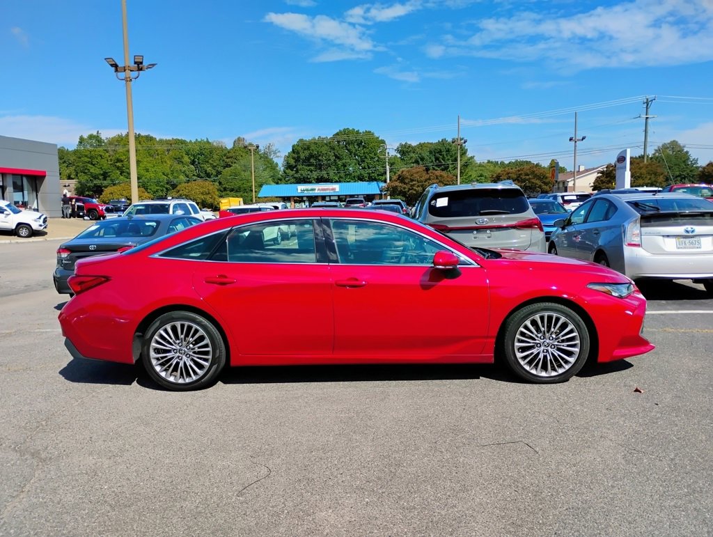 2022 Toyota Avalon Limited photo 2