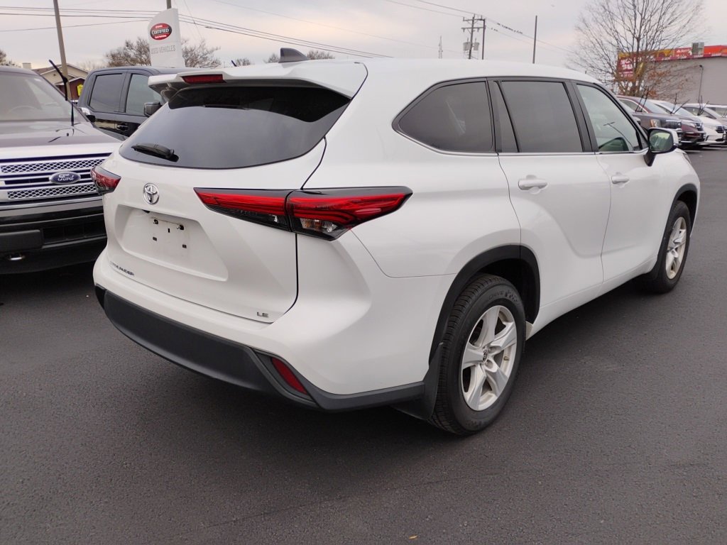 2023 Toyota Highlander LE photo 2