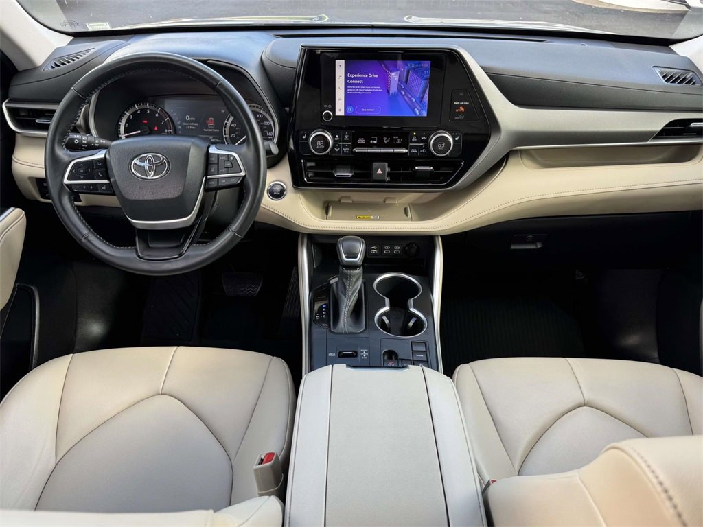 2023 Toyota Highlander L photo 2