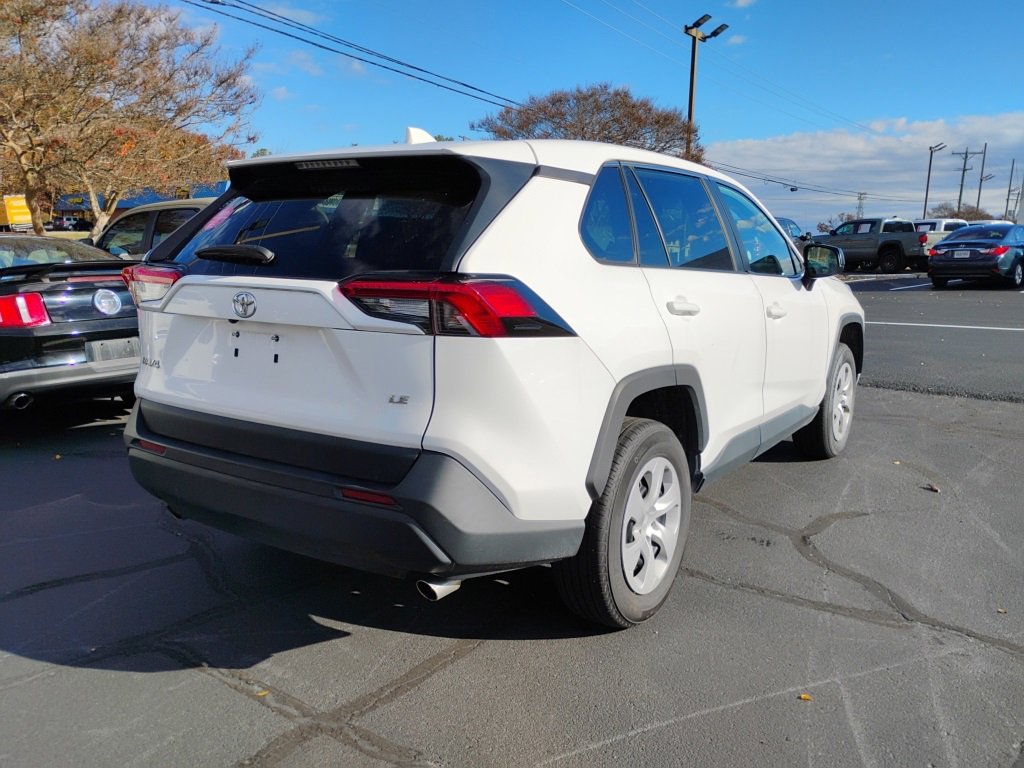 2024 Toyota RAV4 LE photo 2