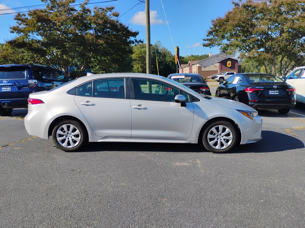 2024 Toyota Corolla LE photo 2