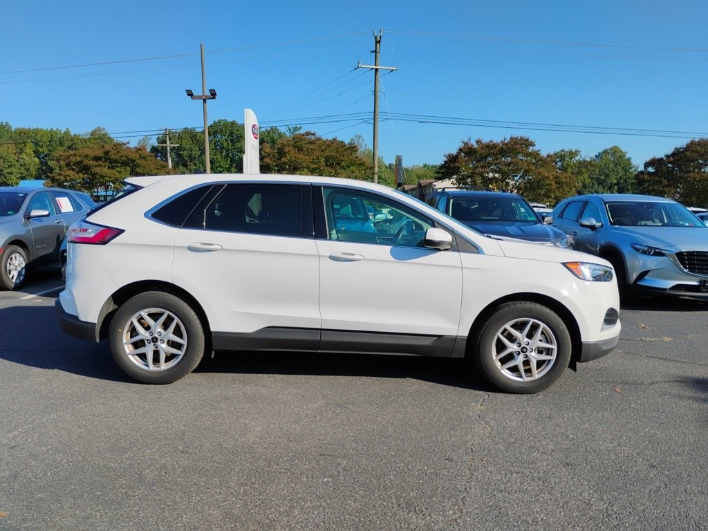 2024 Ford Edge SEL photo 2