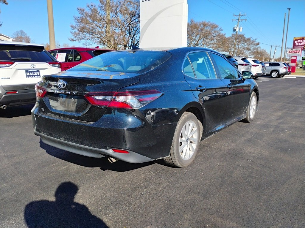 2023 Toyota Camry LE photo 3