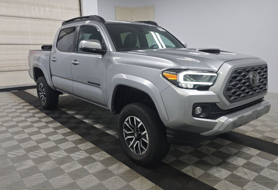 2023 Toyota Tacoma SR5 Double Cab photo 2