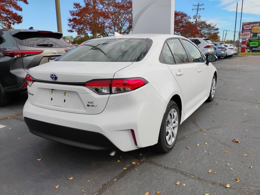 2025 Toyota Corolla LE photo 3