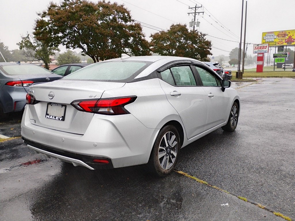 2023 Nissan Versa 1.6 SV Sedan photo 3