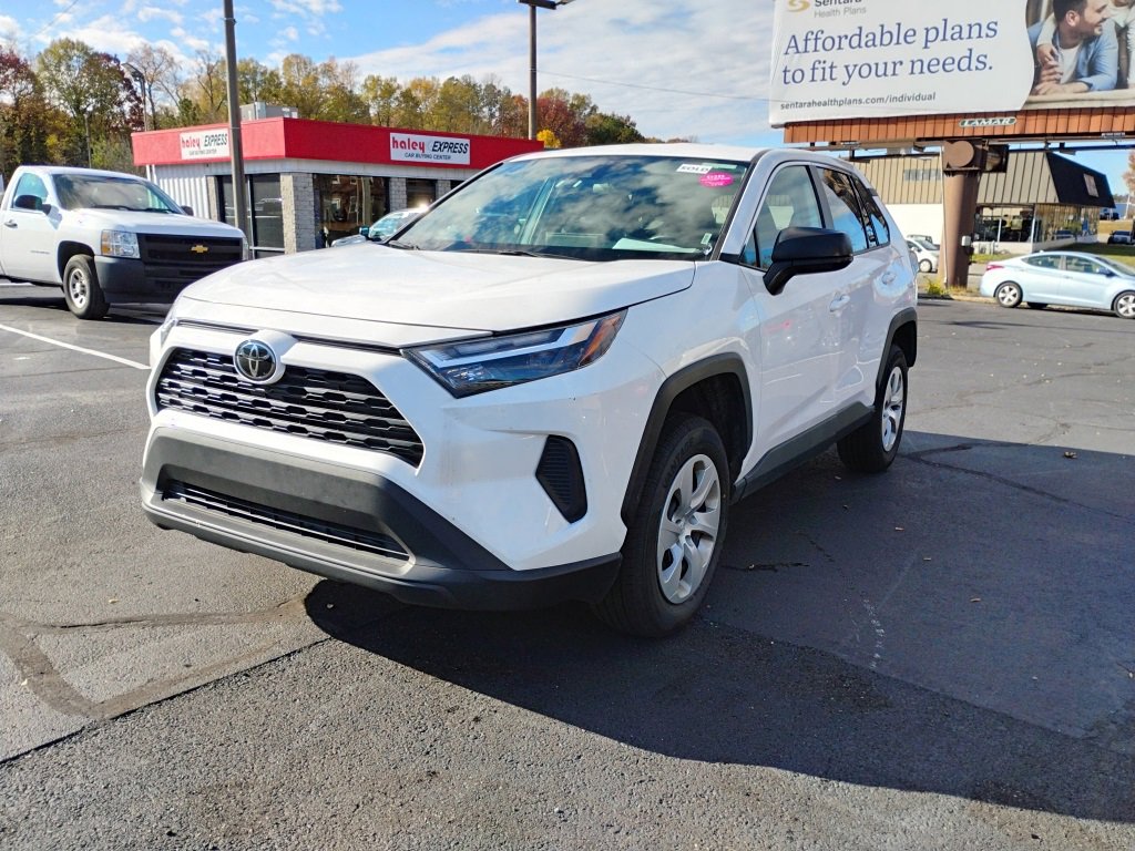 2024 Toyota RAV4 LE photo 3