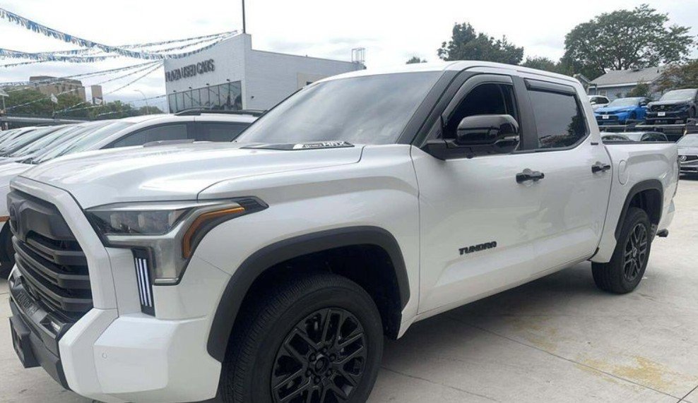 2024 Toyota Tundra Limited CrewMax photo 3