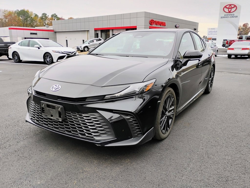 2025 Toyota Camry SE photo 4