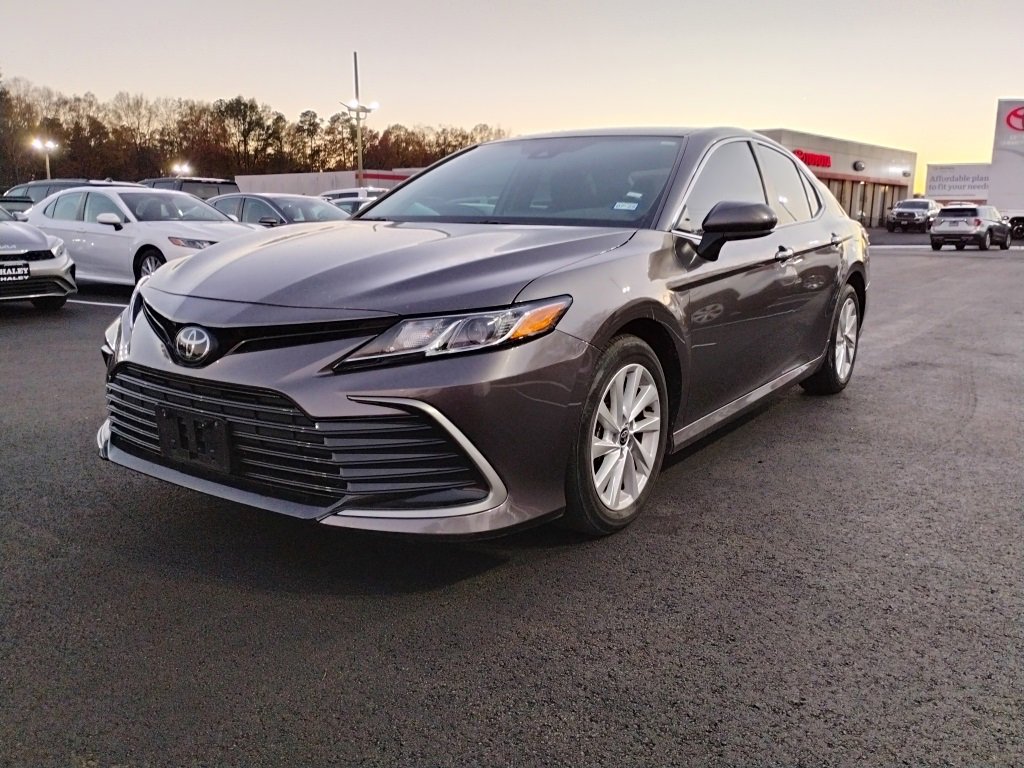 2023 Toyota Camry LE photo 4