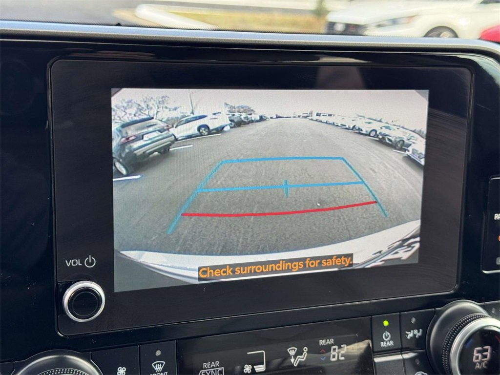 2023 Toyota Highlander L photo 4