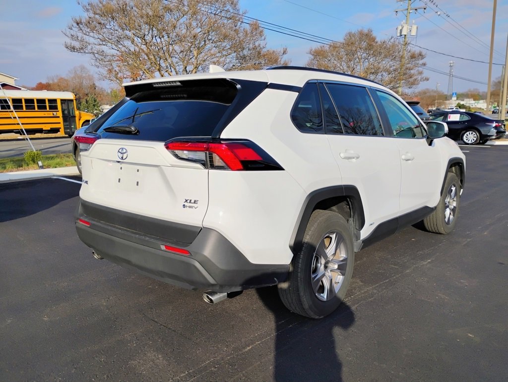 2025 Toyota RAV4 Hybrid XLE photo 2