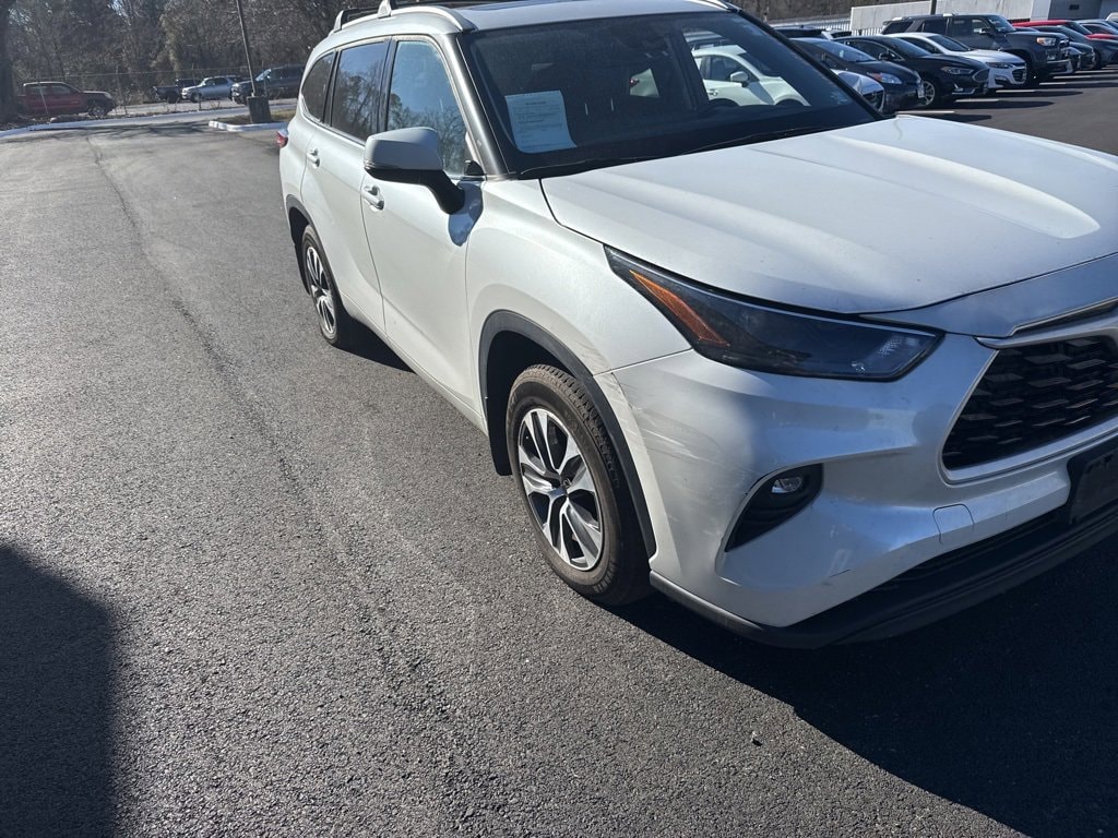 Used 2022 Toyota Highlander XLE SUV