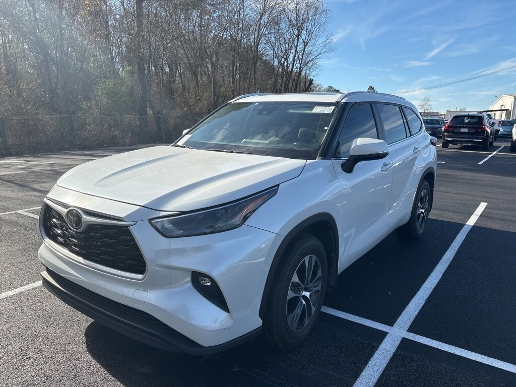 Used 2024 Toyota Highlander LE SUV