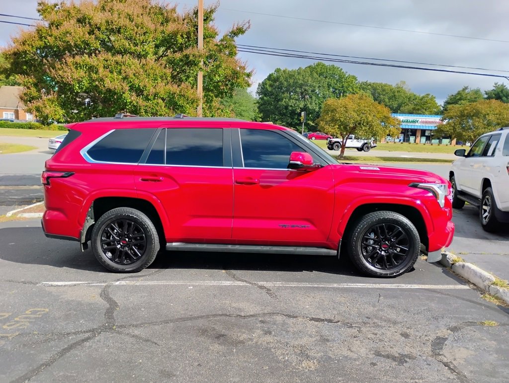 2024 Toyota Sequoia SR5 photo 2