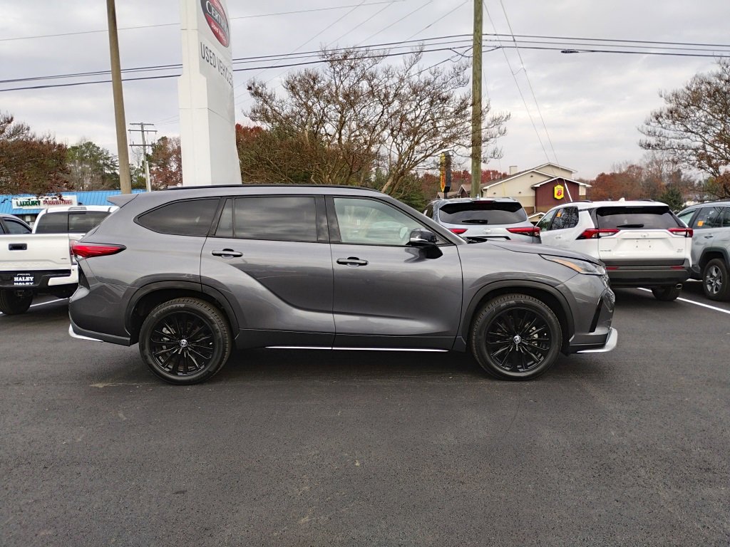 2023 Toyota Highlander L photo 2